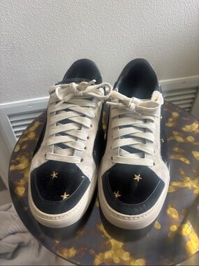 Zadig & Voltaire Black and Cream Low-Top Sneakers with Gold Star Embroidery